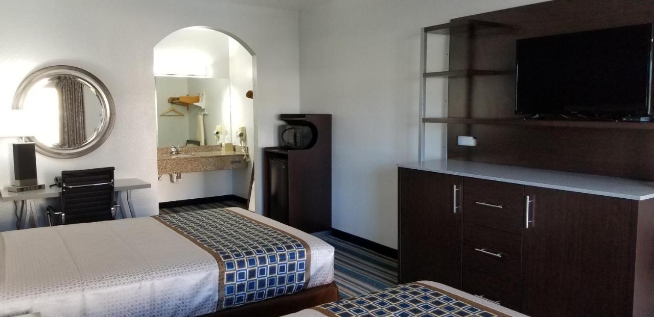 Homebridge Inn And Suites Бомонт Екстериор снимка