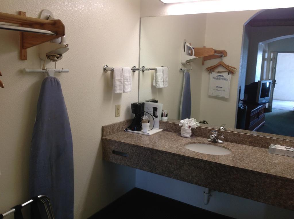 Homebridge Inn And Suites Бомонт Екстериор снимка