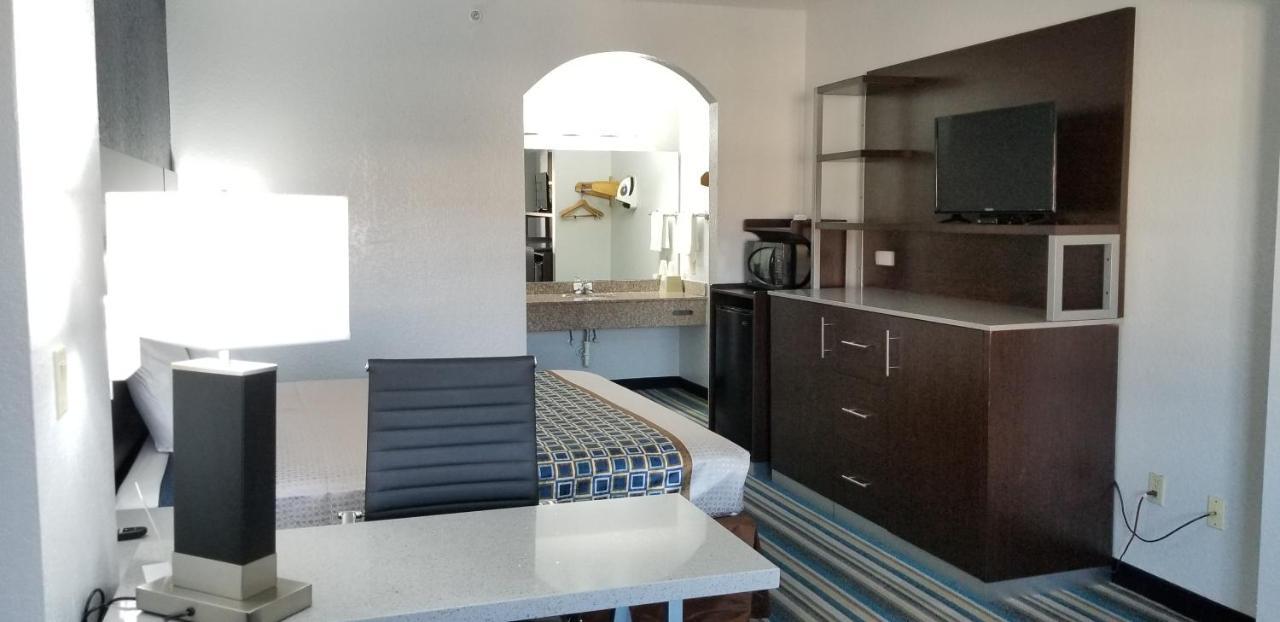 Homebridge Inn And Suites Бомонт Екстериор снимка