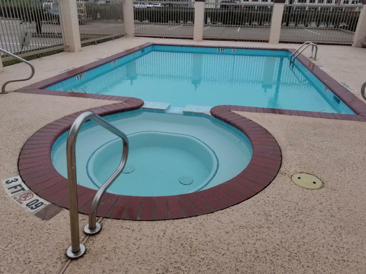 Homebridge Inn And Suites Бомонт Екстериор снимка